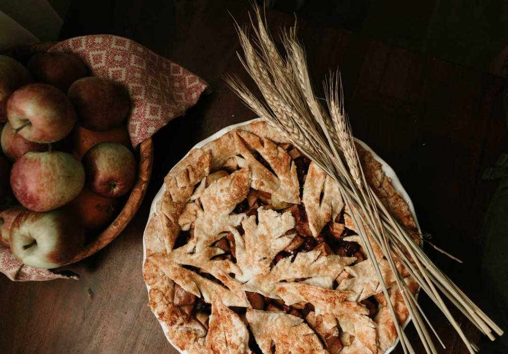 Apple pie and wheat grain for autumn